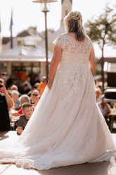 27DRESS Short Sleeves Plus Size Tulle Wedding Dresses with Lace Applqiue